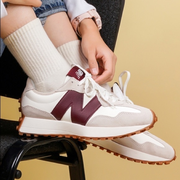 New Balance Shoes - New Balance 327 NWT